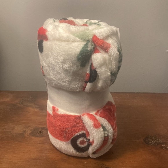 NWT- Super Soft- Cream w/ Red Farmtrucks & Christmas Trees Throw Blanket 50x60 - Picture 12 of 17